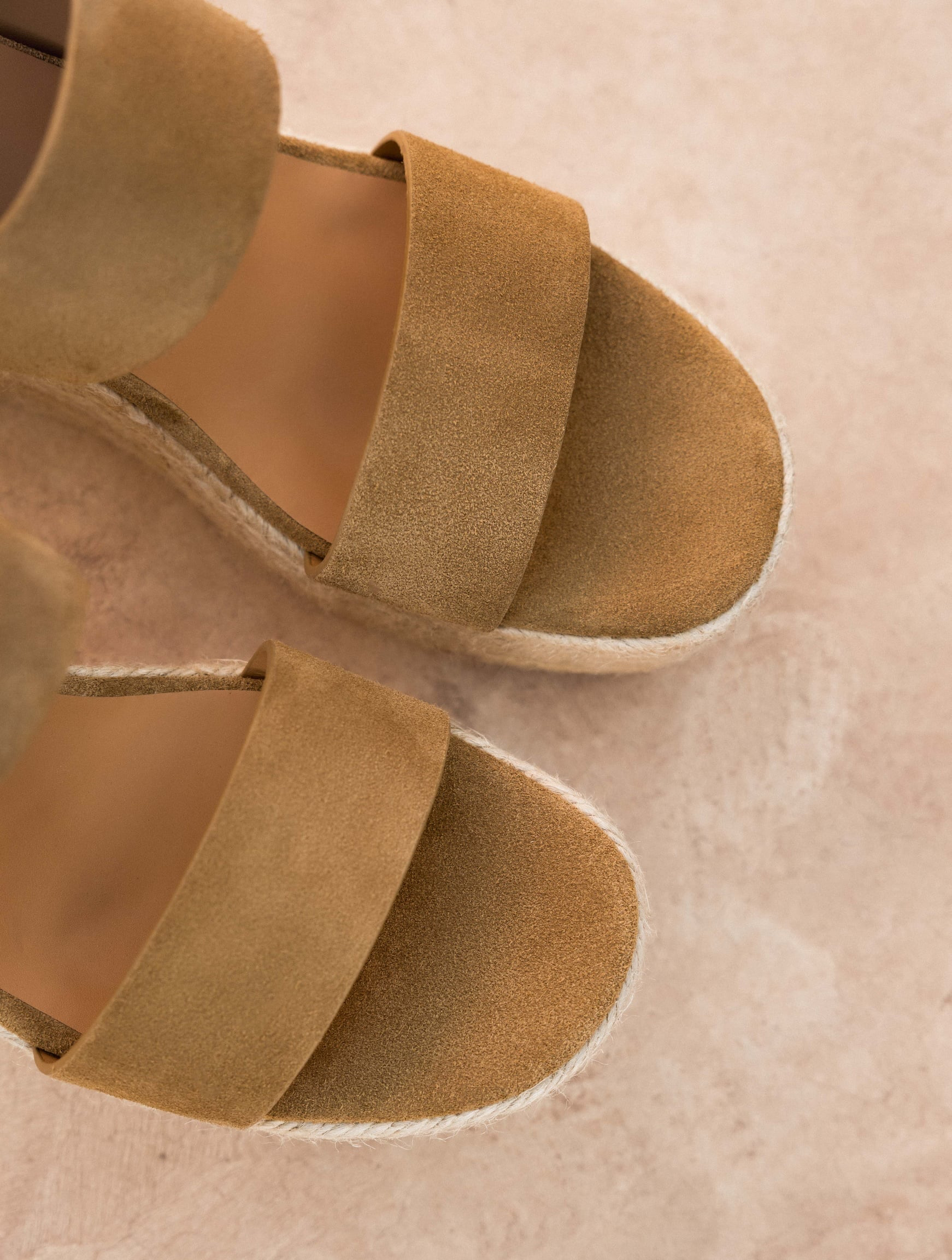THÉA — Espadrilles compensées en cuir suédé