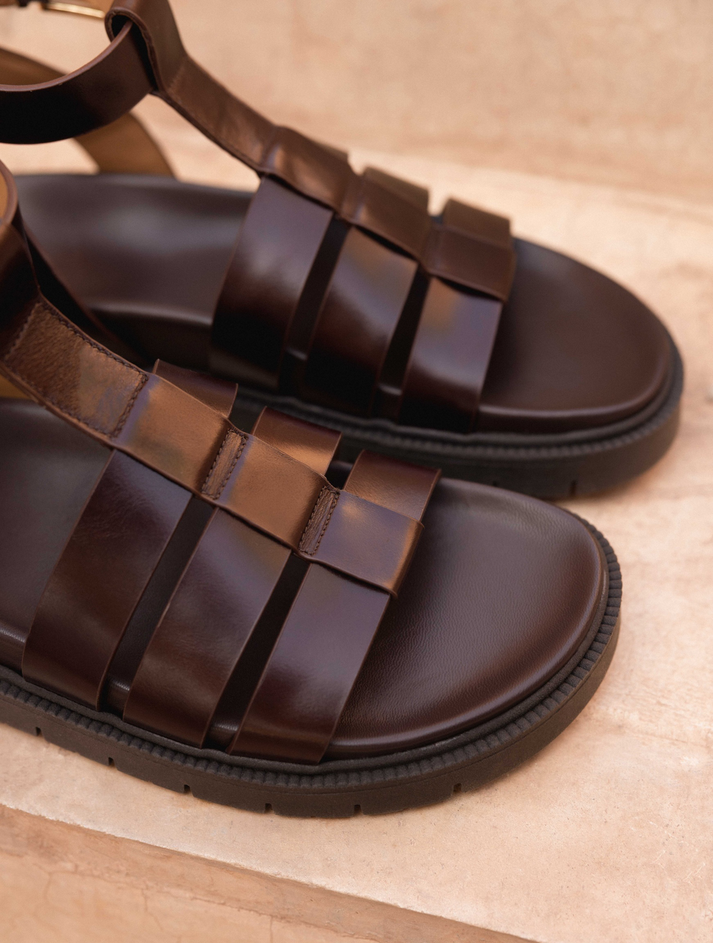 NELLIE — Sandales plates en cuir