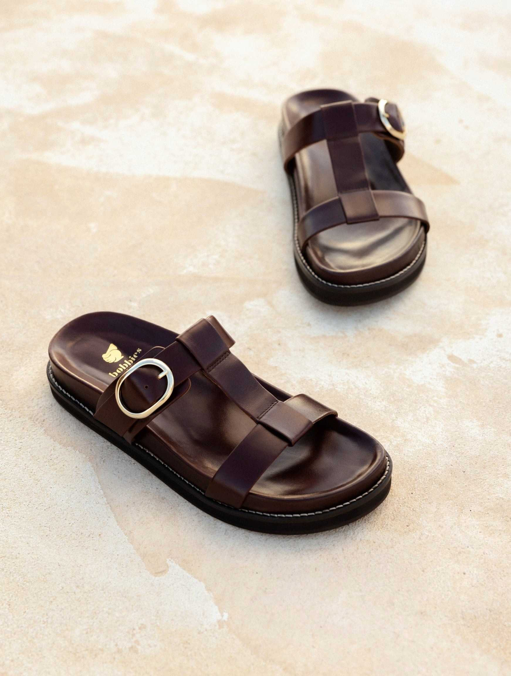 FAJAR — Sandales plates en cuir