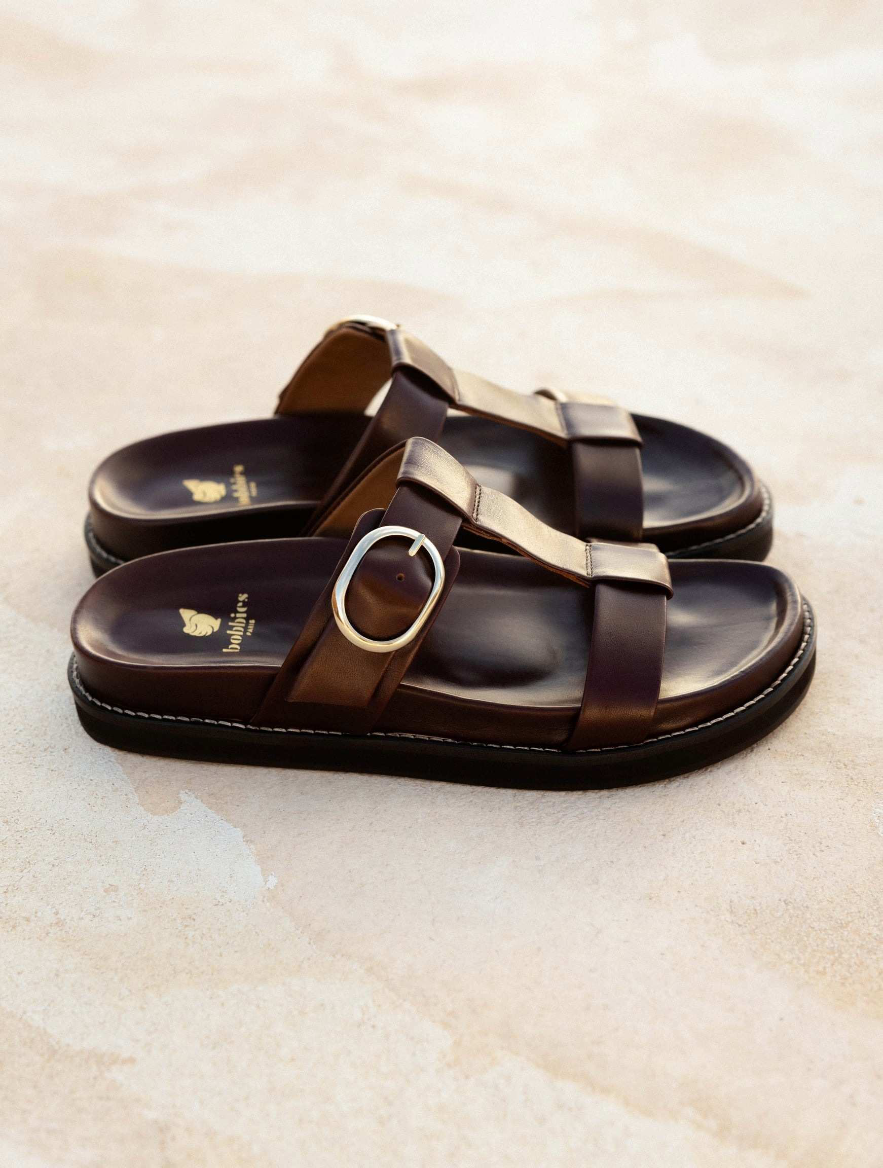 FAJAR — Sandales plates en cuir
