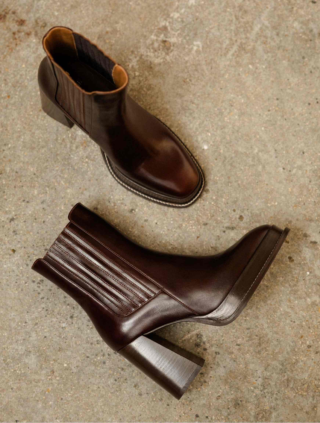 DEVA — Bottines à plateau et talon haut en cuir suédé
