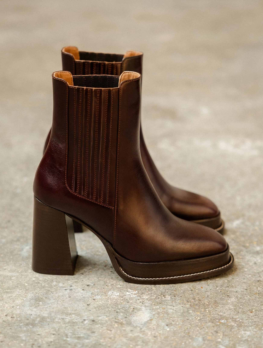 DEVA — Bottines à plateau et talon haut en cuir suédé