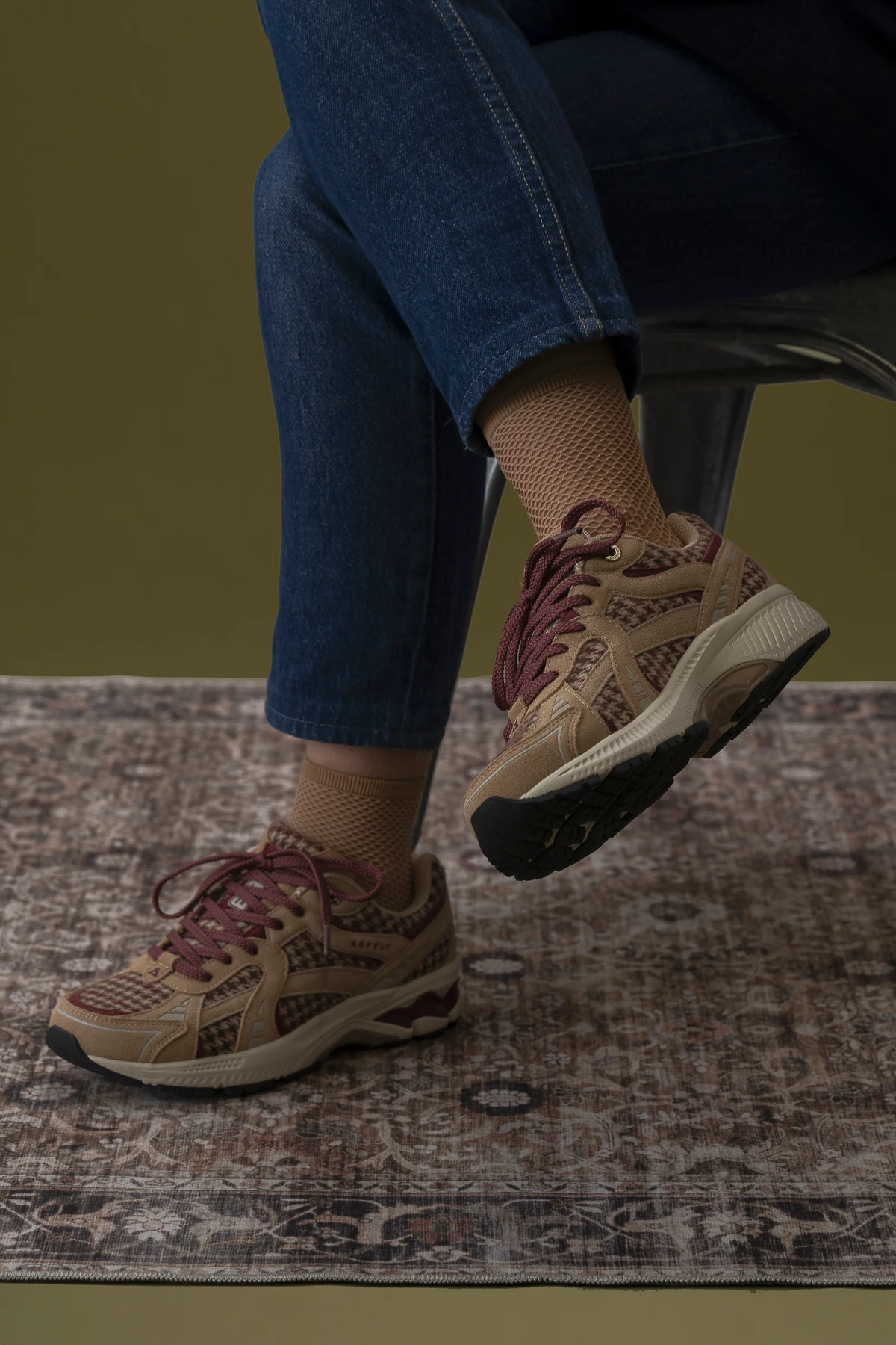 City Run Tan Wine Herringbone