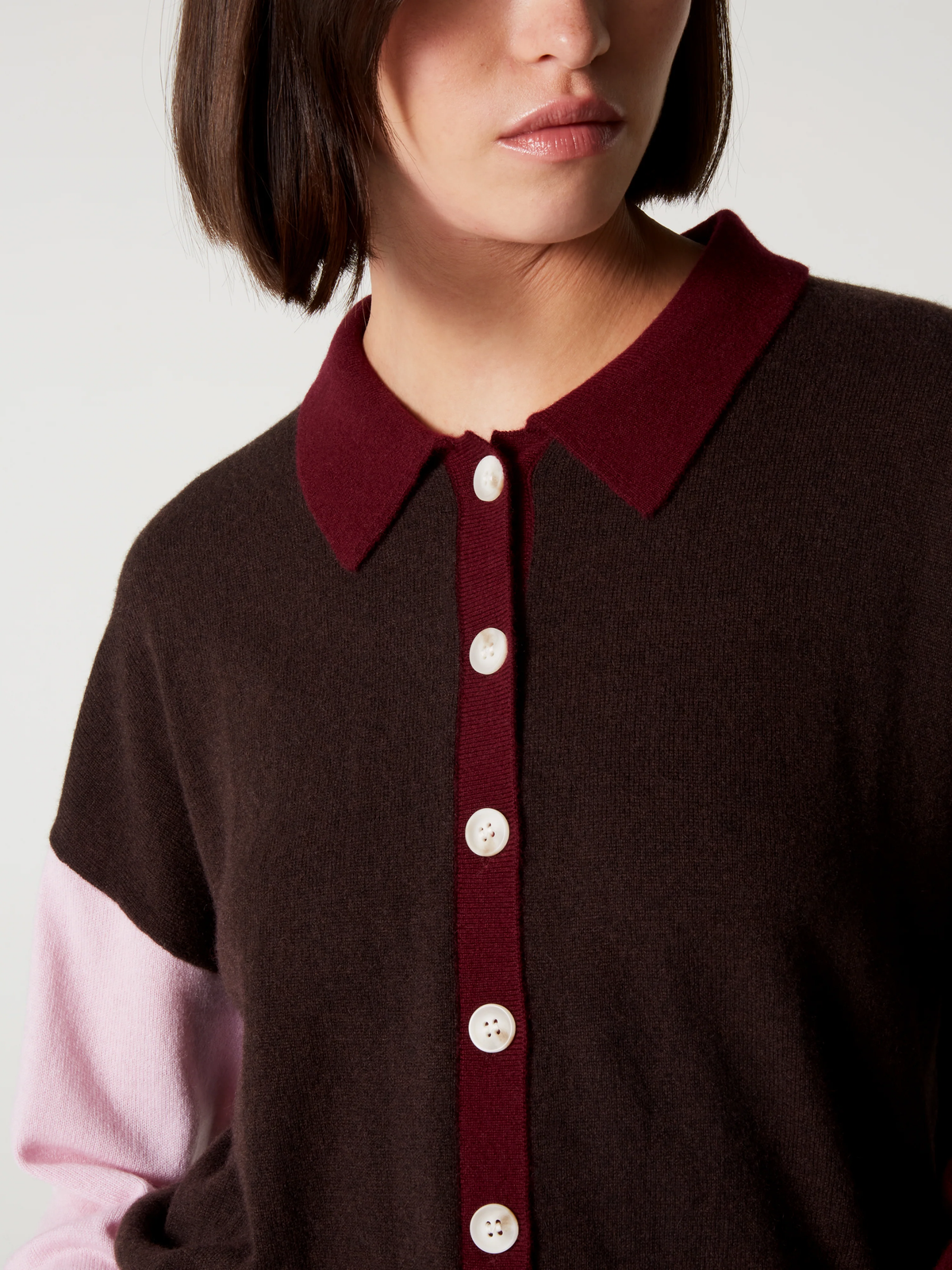 CHEMISE MAJURA FLa Chemise Majura Fancy réinvente le polo classique en cachemire