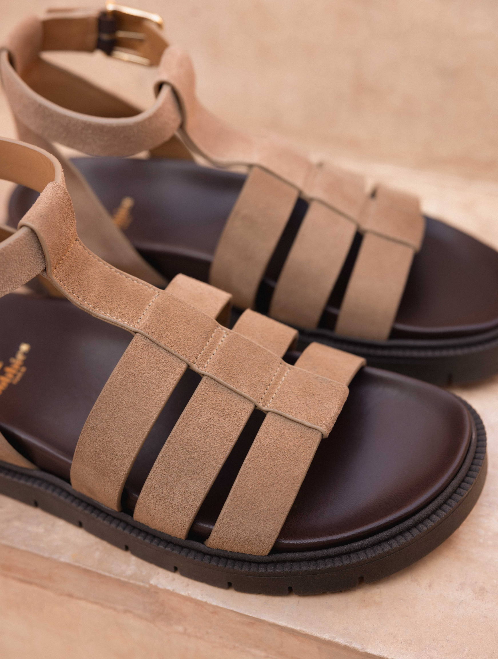 NELLIE — Sandales plates en cuir - Antilope