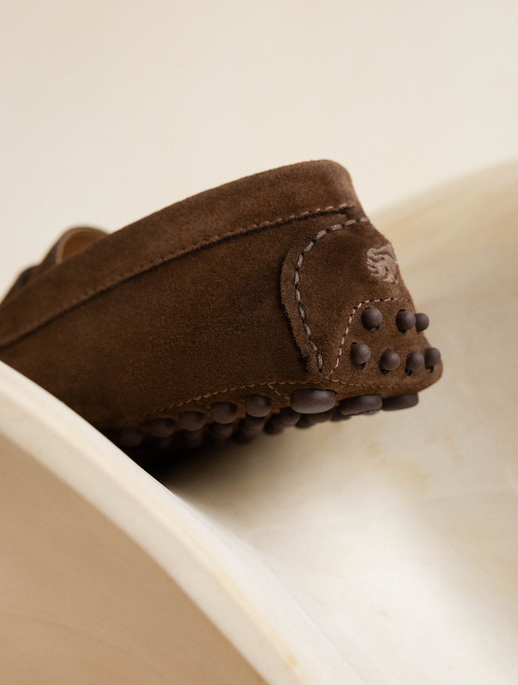 LEWIS — Mocassin driving loafer en cuir suédé
