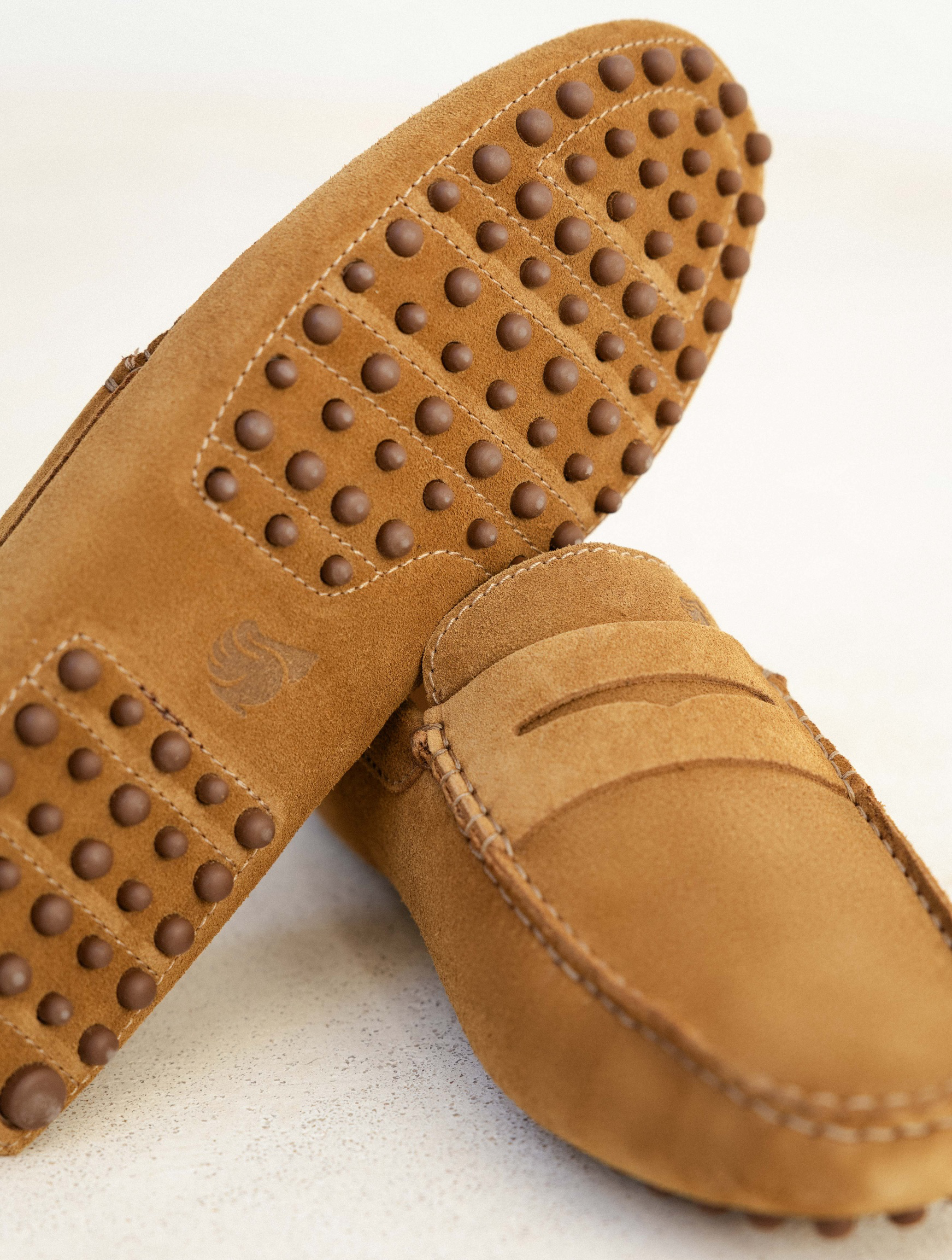 LEWIS — Mocassin driving loafer en cuir suédé