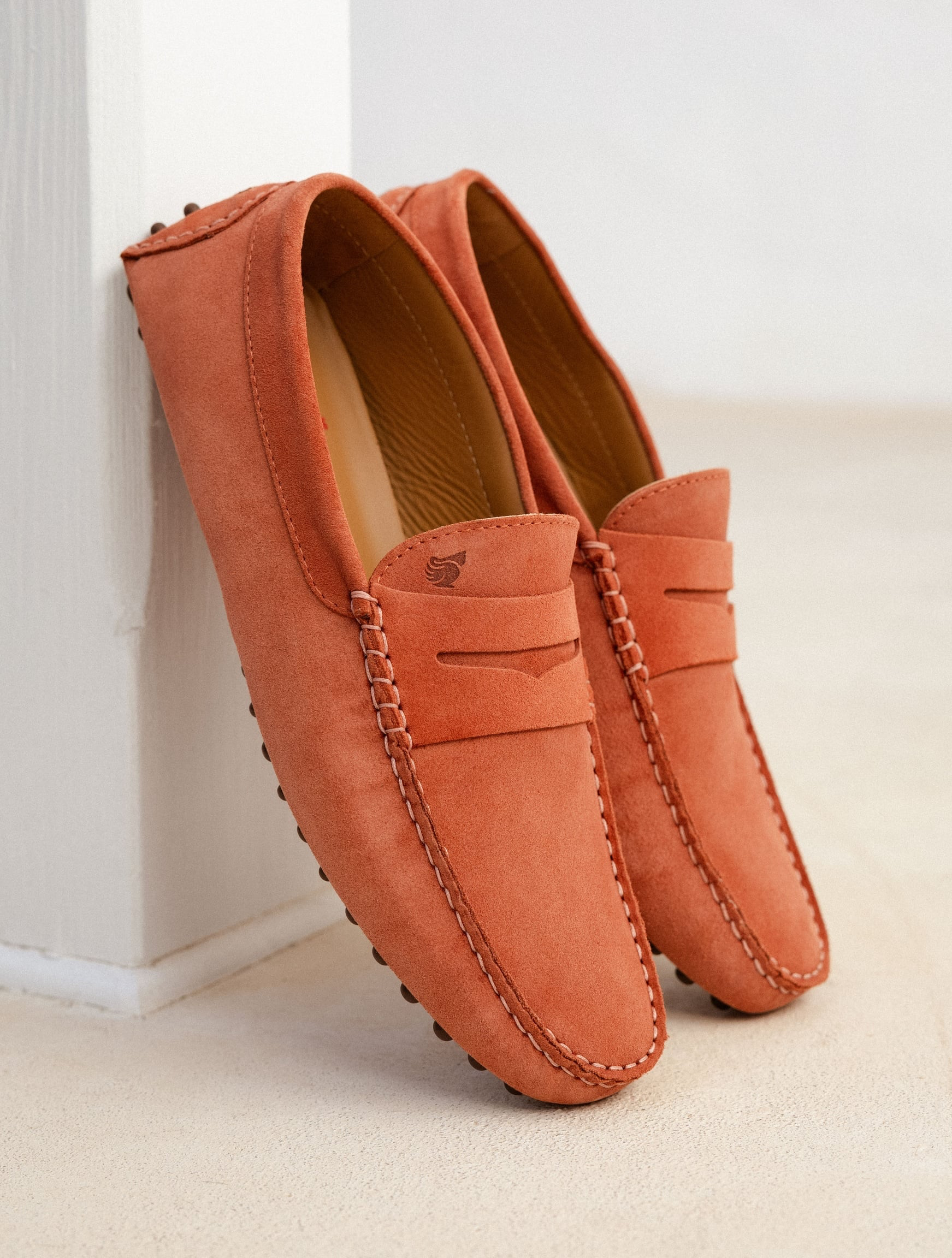 LEWIS — Mocassin driving loafer en cuir suédé