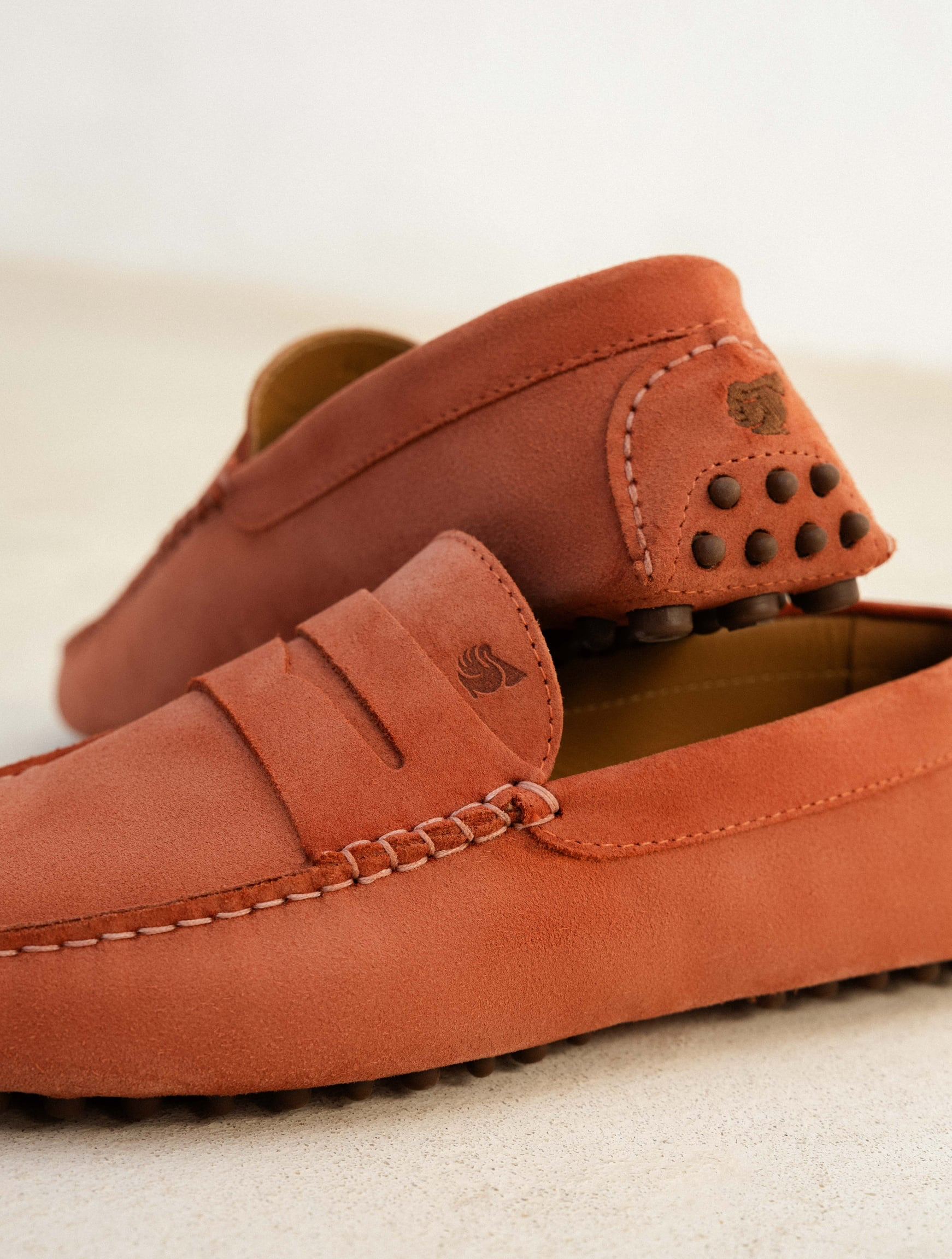 LEWIS — Mocassin driving loafer en cuir suédé
