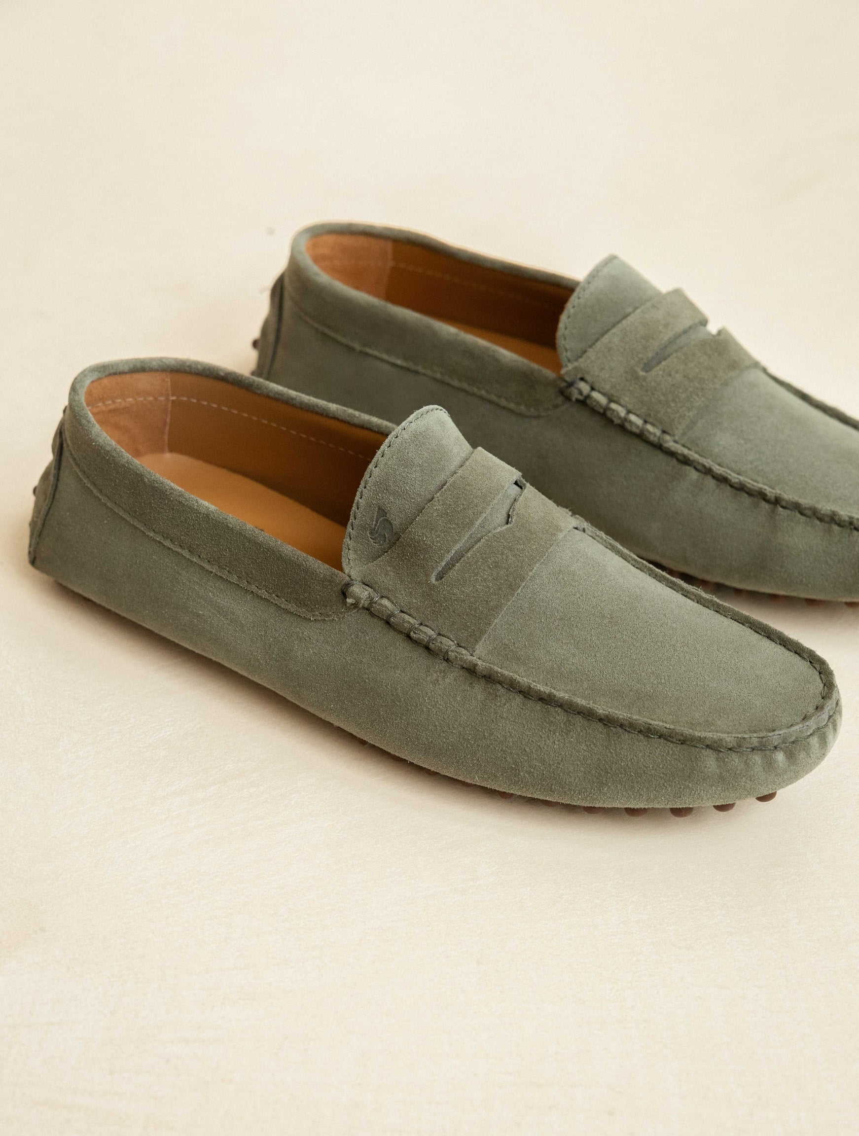 LEWIS — Mocassin driving loafer en cuir suédé