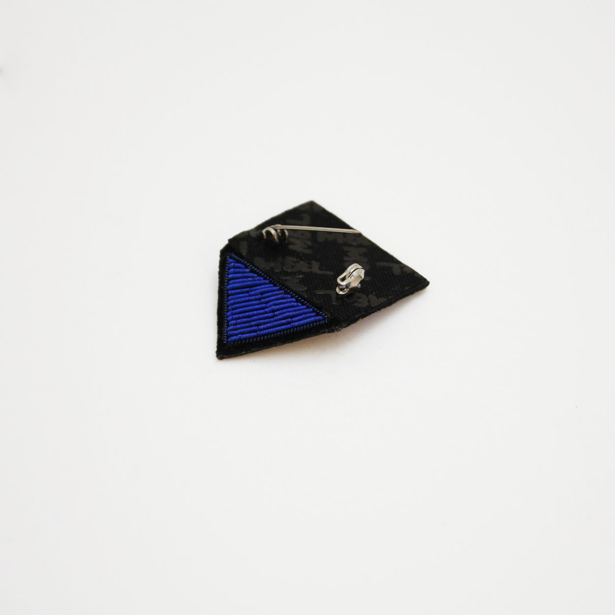 BROCHE LETTRE D'ANNIVERSAIRE
