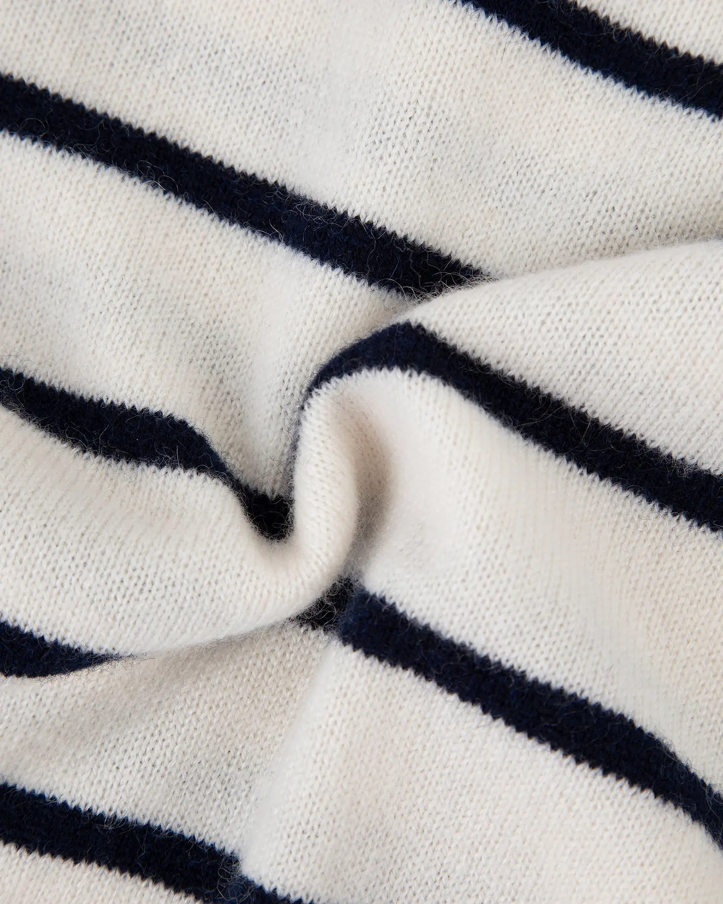 Pull Buzelin en Cachemire "À la vie à l'amour" — Off White Ultramarine
