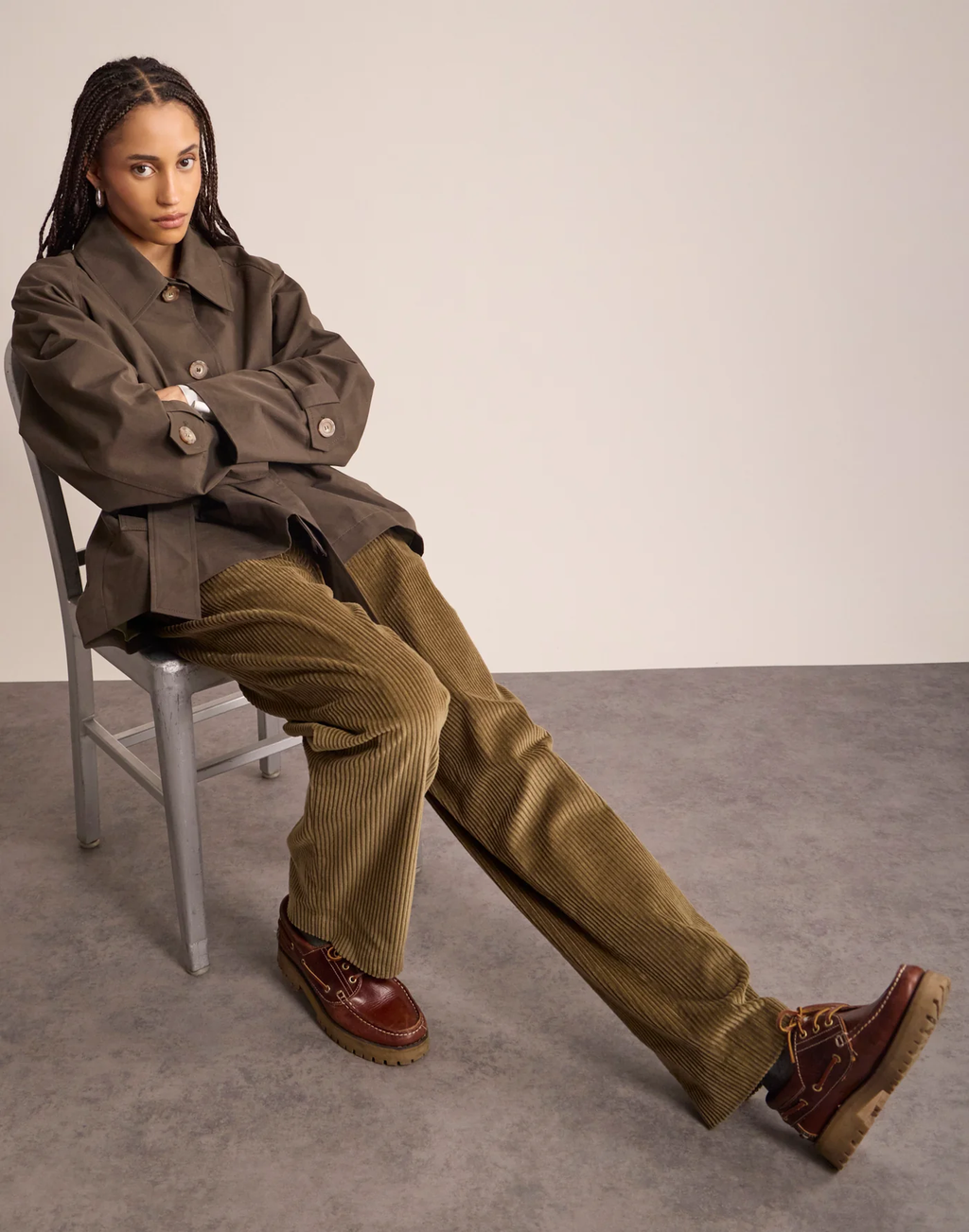 Trenchcoat Tess – Khaki